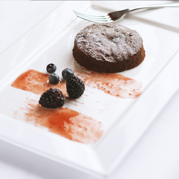 O moelleux au chocolat, opção de sobremesa do menu especial do bistrô francês. 