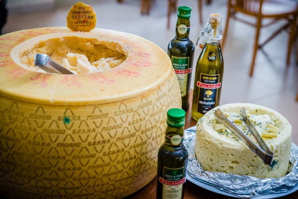 Quanto Basta oferece uma seleção de queijos com grana padano, parmesão e camembert | Foto: Priscilla Fiedler
