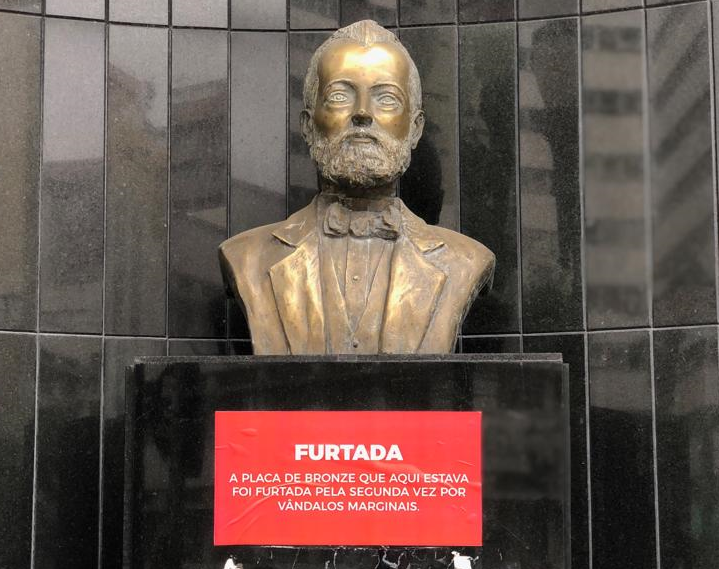 Placa de bronze do busto de fundador da ACP é roubada pela segunda vez