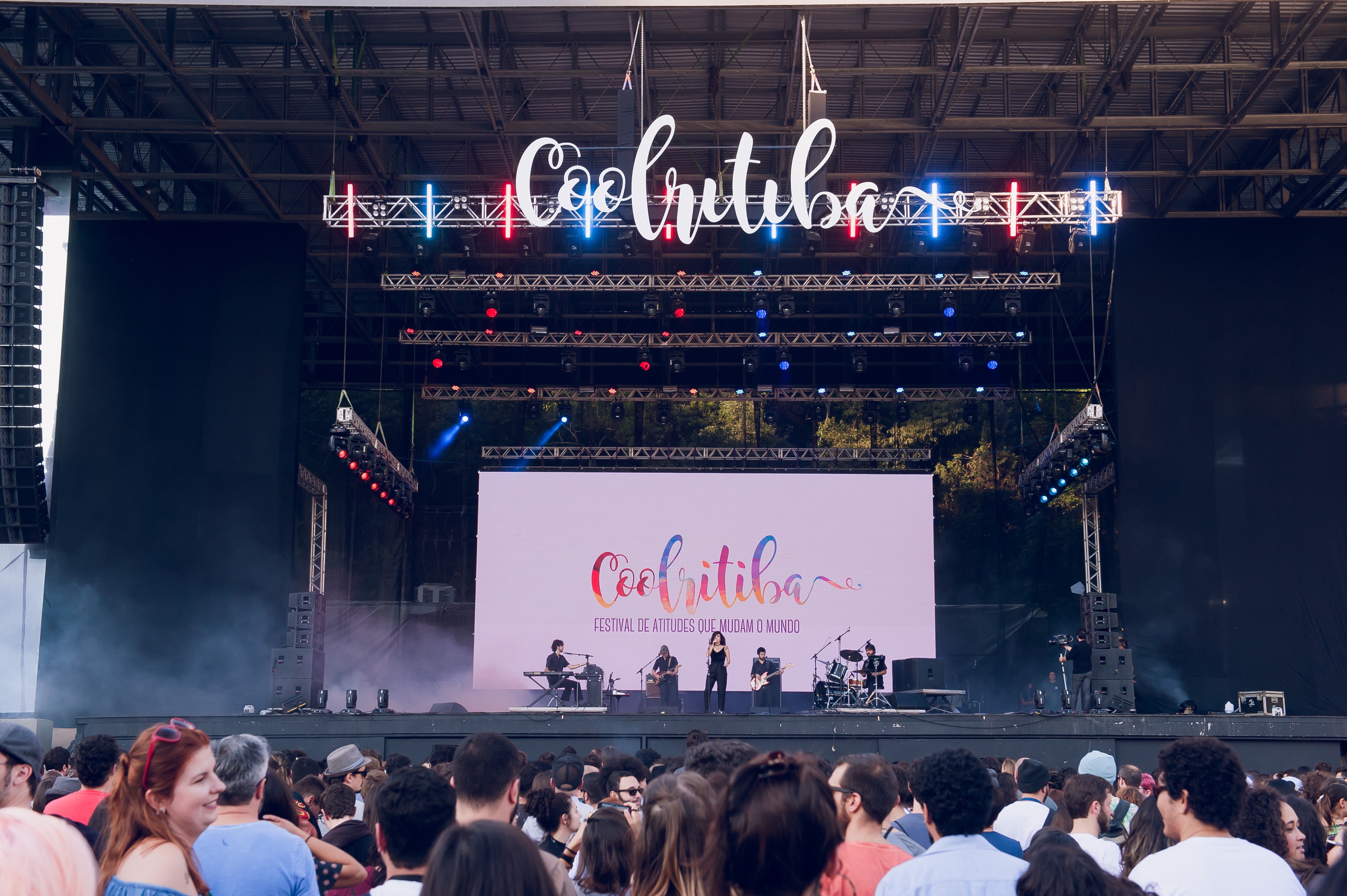 Tirolesa, aerobikes e as tradicionais atrações de arte, moda e gastronomia englobam a terceira edição do Festival Coolritiba