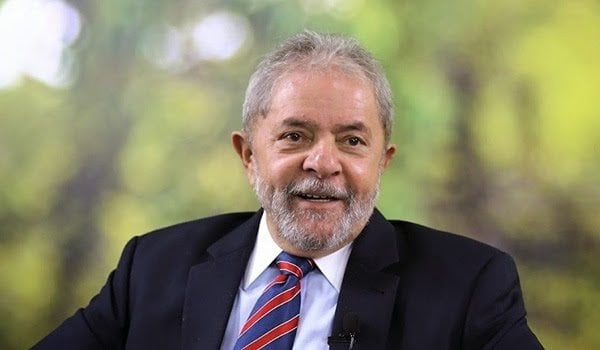 ATUALIZADO: Lula toma uísque com amigos em Curitiba no primeiro dia de liberdade em apartamento de dono de faculdade curitibana