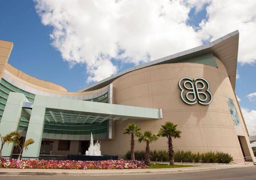 Vigilância Sanitária manda shoppings de Curitiba parar tudo