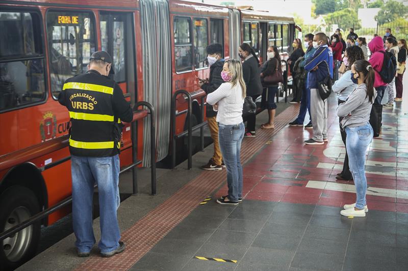 Lotação do transporte coletivo leva ACP a notificar estado e prefeitura de Curitiba no Ministério Público