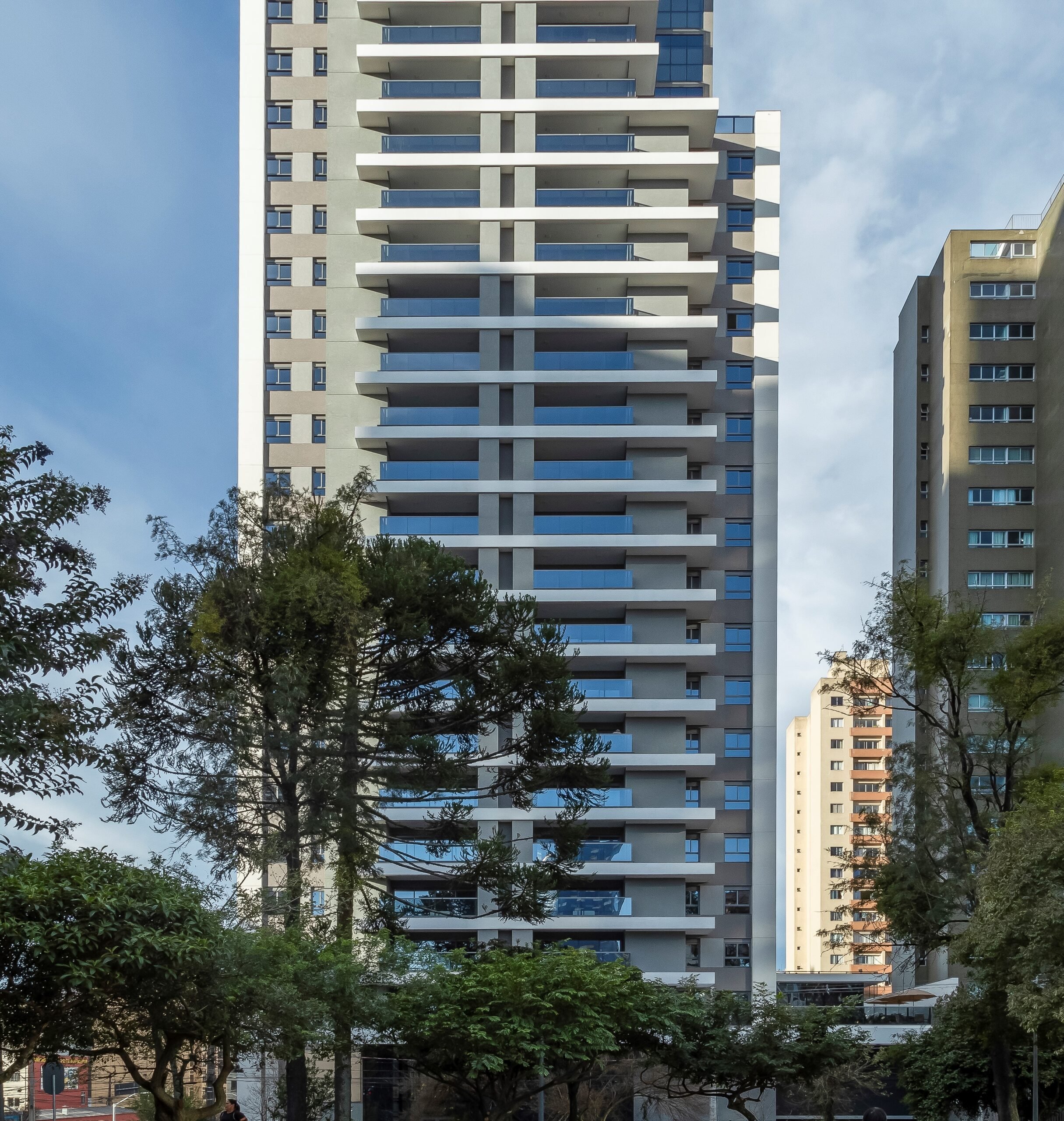 Novo empreendimento residencial transforma skyline da Visconde de Guarapuava