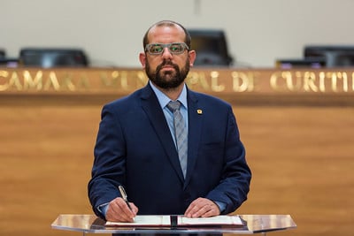 Juiz concede liminar que suspende cassação do vereador Eder Borges; Câmara de Curitiba vai recorrer da decisão