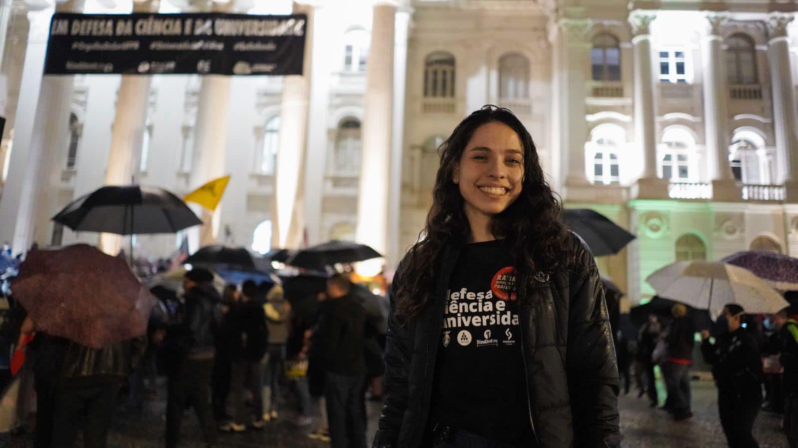 Ana Julia Ribeiro, suplente do PT, toma posse como vereadora de Curitiba; parlamentar ocupa vaga aberta após cassação de Renato Freitas após cassação