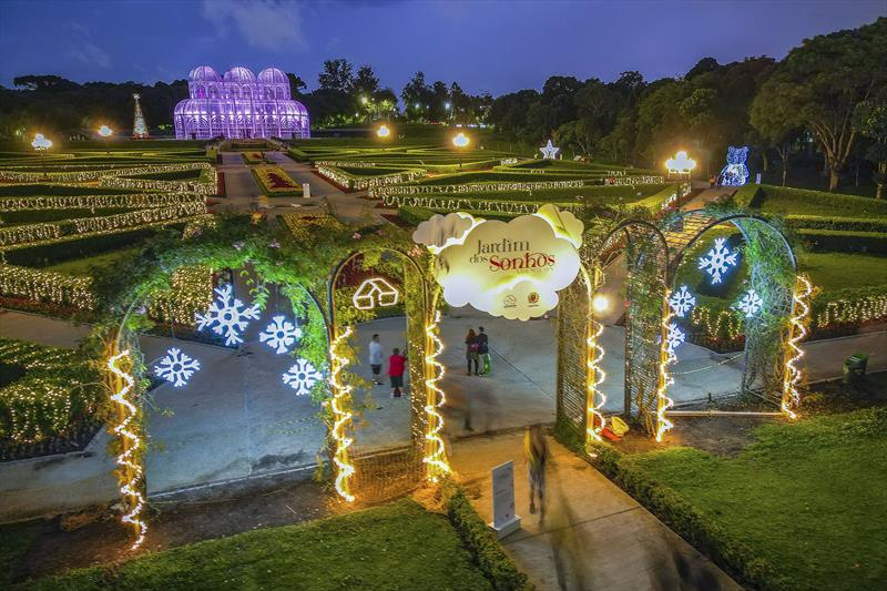 Decoração natalina e carrosséis são atrações de Curitiba até 8 de janeiro