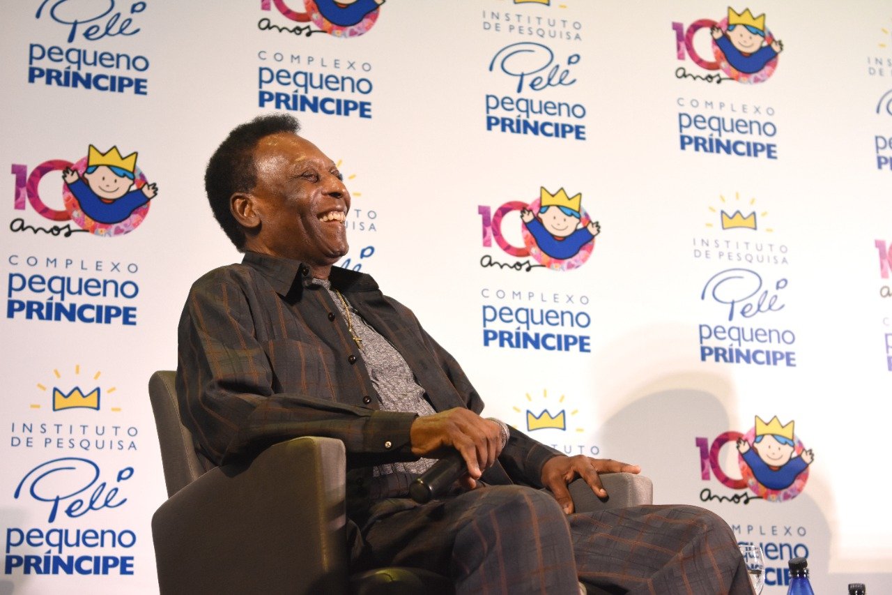 Pelé escolheu hospital pediátrico de Curitiba para apadrinhar projeto de pesquisa em doenças infantis