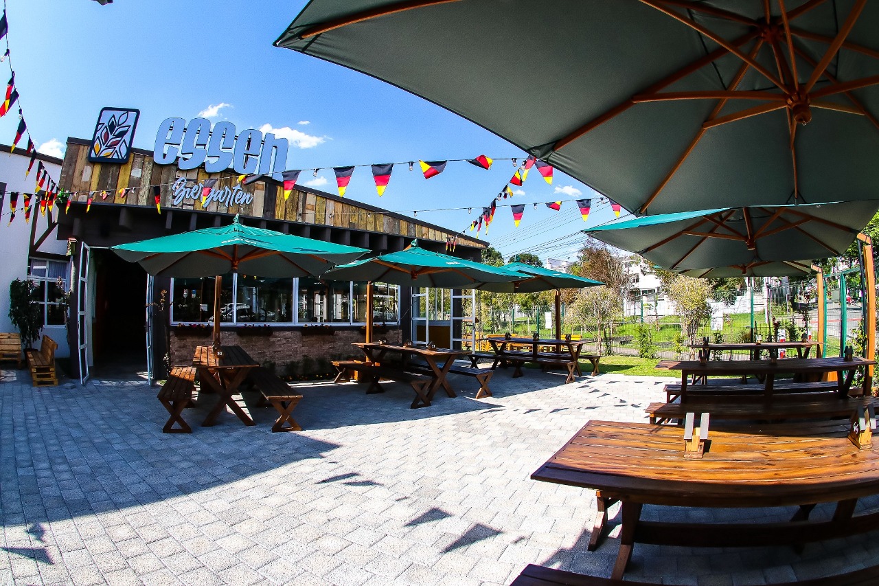 Essen Biergarten é o novo espaço de comida alemã com pratos típicos, cerveja e área verde