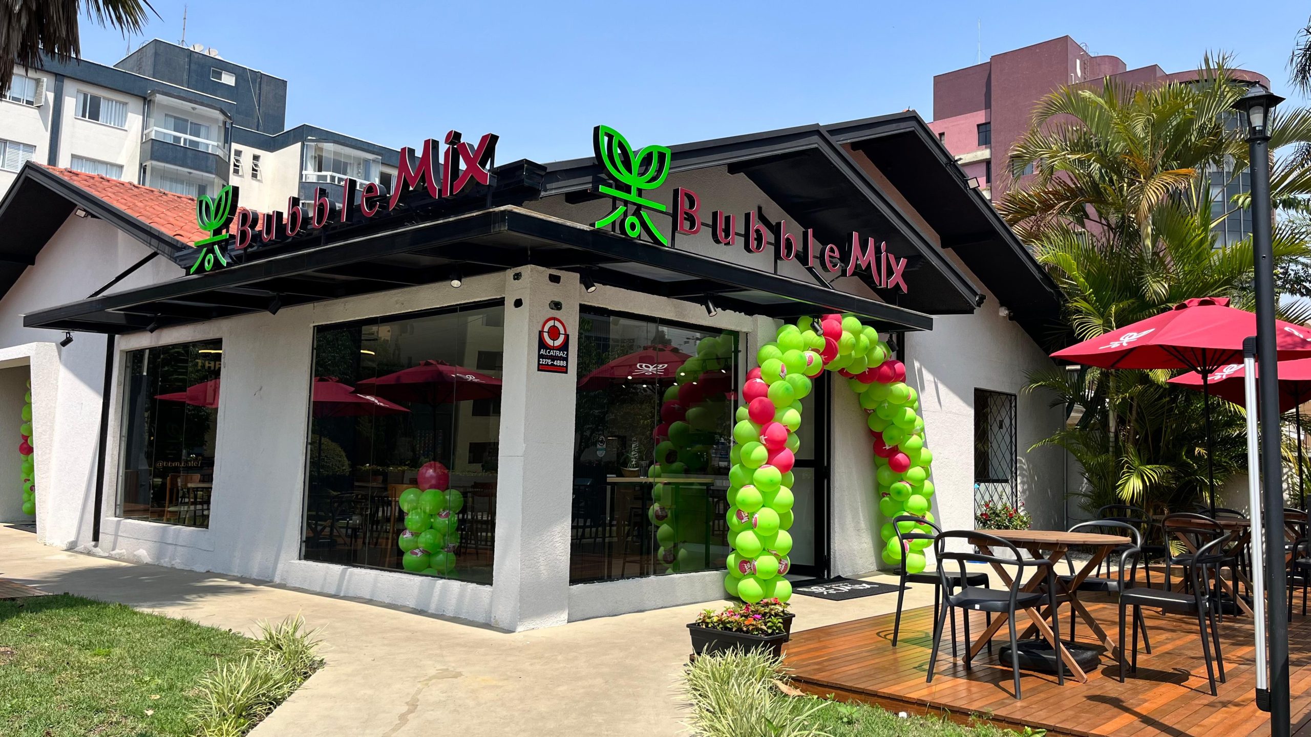 Bubble Mix abre a primeira loja conceito do Brasil em Curitiba; além das opções de bubble tea, salgados e até sorvete coreano compõem o cardápio