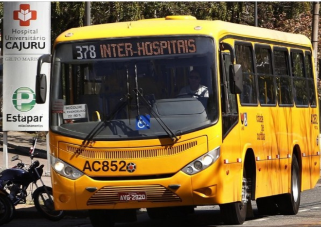 No início os ônibus da linha Interhospitais, criada há 20 anos eram na cor branca para se diferenciar dos demais e facilitar a identificação pelos usuários. (Foto: Divulgação)
