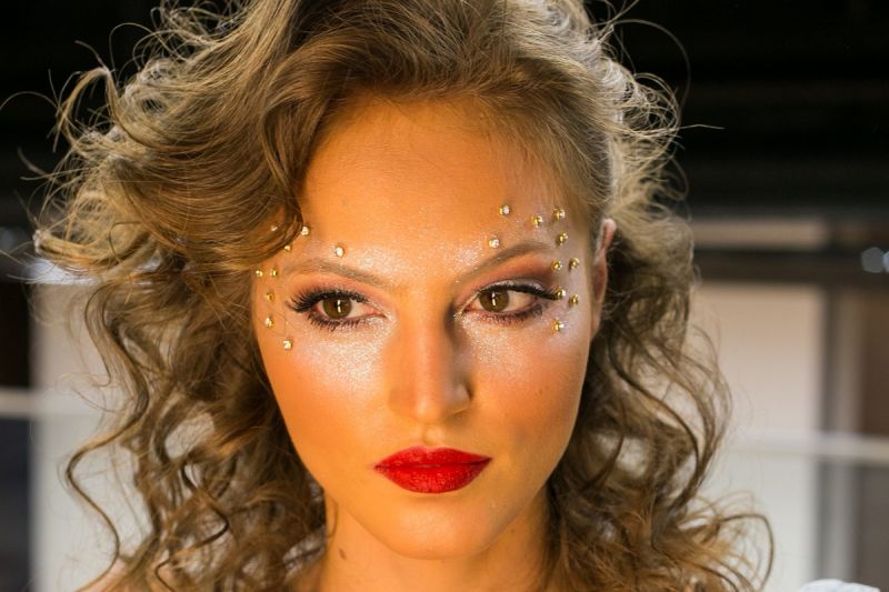 Make de Carnaval para cair bela na folia