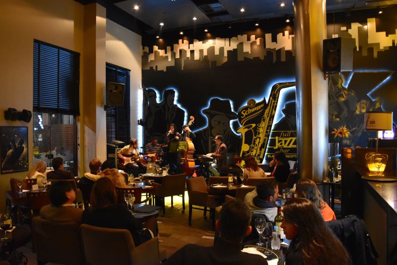 Além de muita música, as noites de quinta-feira no Full Jazz Slaviero Bar contar com pratos especiais.