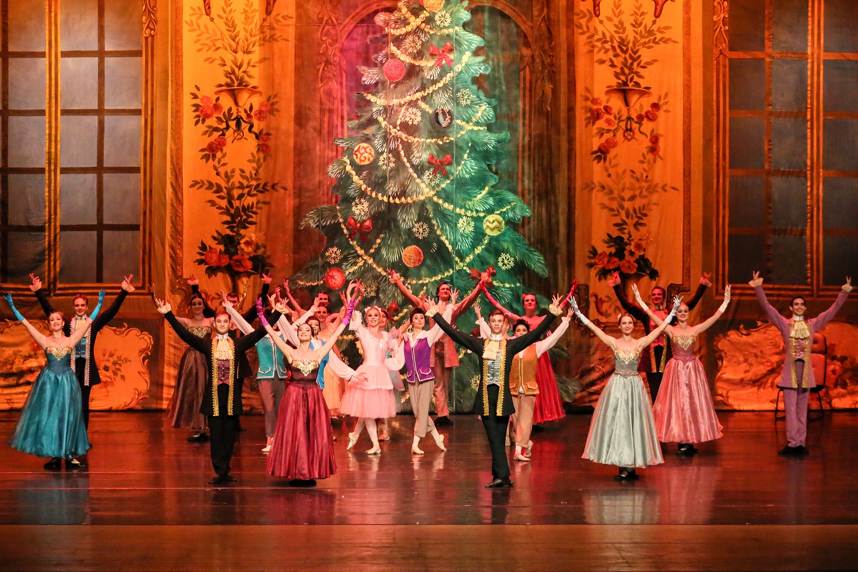 O ballet russo traz o clássico "O Quebra-Nozes" para Curitiba.