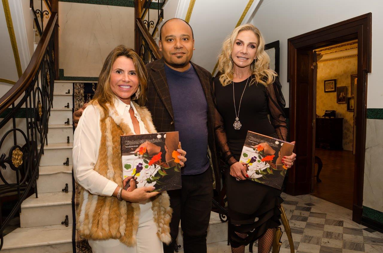 O artista plástico e chef Washington Silvera e as vice-presidentes do Instituto TMO Karla Petrelli (esq.) e Cristiane Mocellin.