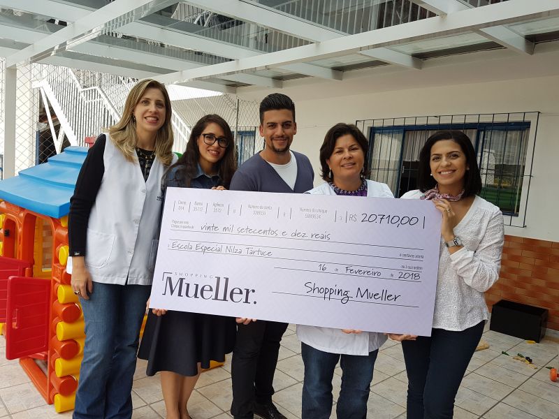 Shopping Mueller faz doação para Escola Especial Nilza Tartuce