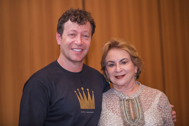 Leon Knopfholz e Ester Proveler na estreia de O Despertar de Solomon em Curitiba