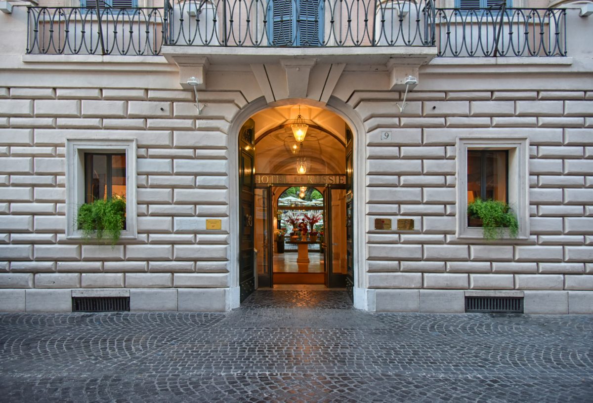 Hotel de Russie com grifes italianas fachada