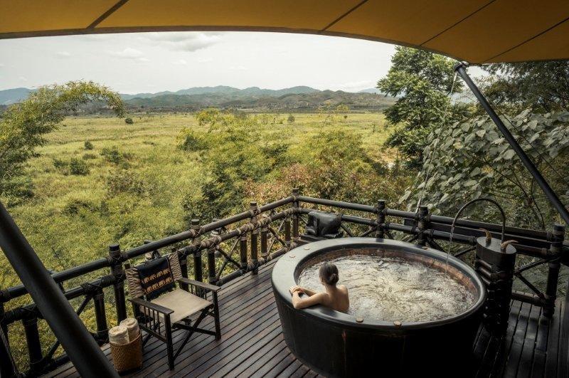 Four Seasons Hotéis na Tailândia Spa de relaxamento tem vista para a natureza (Foto: Divulgação)