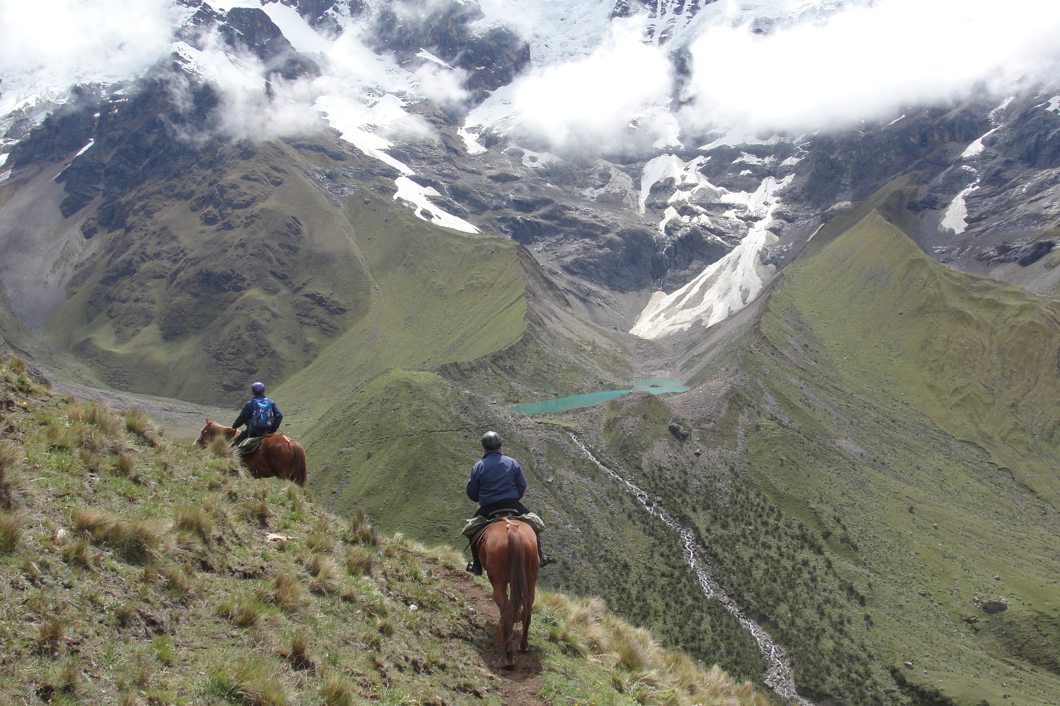 Viajar a cavalo Conheça o brasileiro que corre o mundo sob os cascos PERU Machu Picchu.