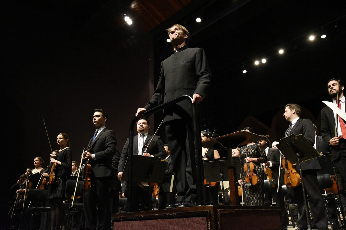 Stefan Geiger em apresentação da Orquestra Sinfônica do Paraná (OSP) em 2018. (Foto: Kraw Penas/SEEC)