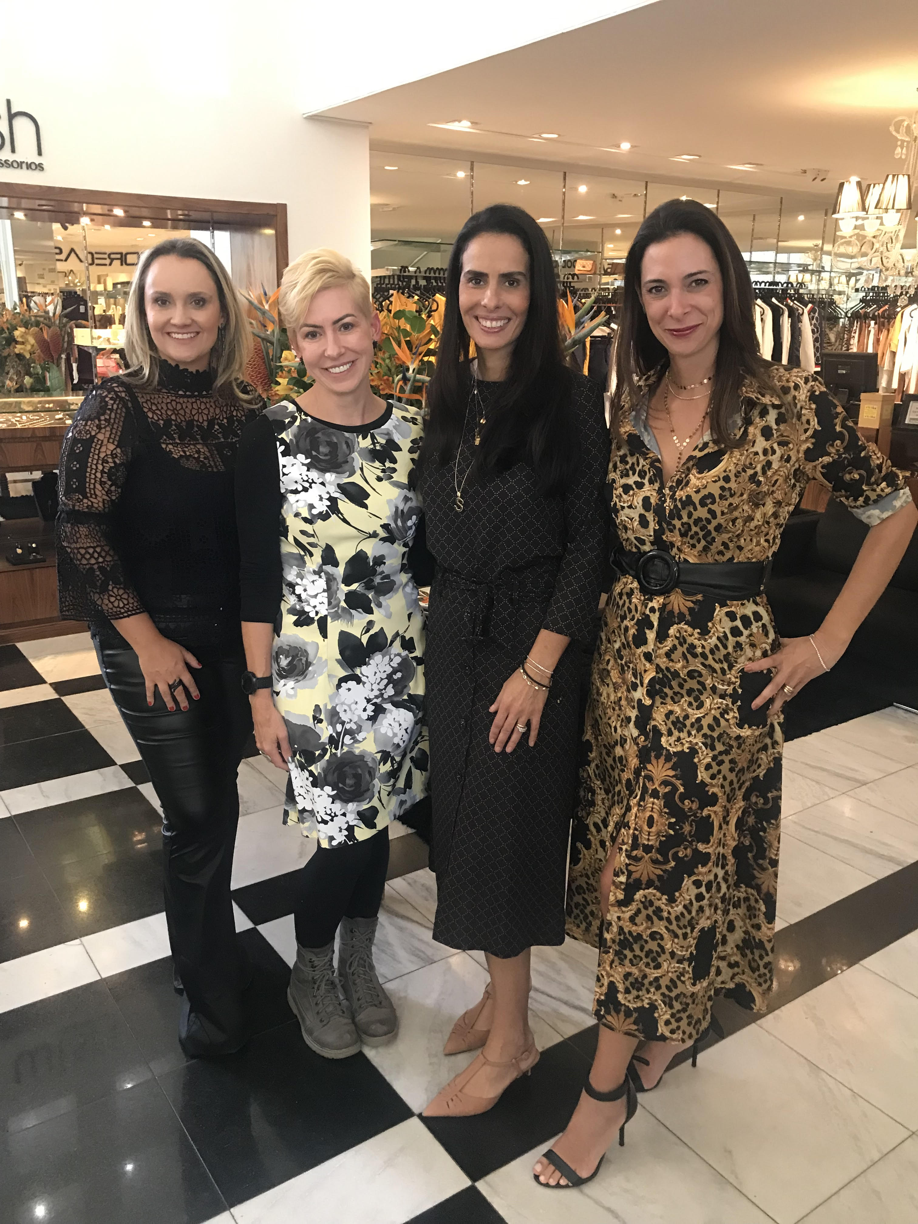 Renata Martinez, Norane Calliari, Suzana Guth e  Mariana Fleury Assis no evento de Dia das Mães  das lojas do Torriton Taunay.