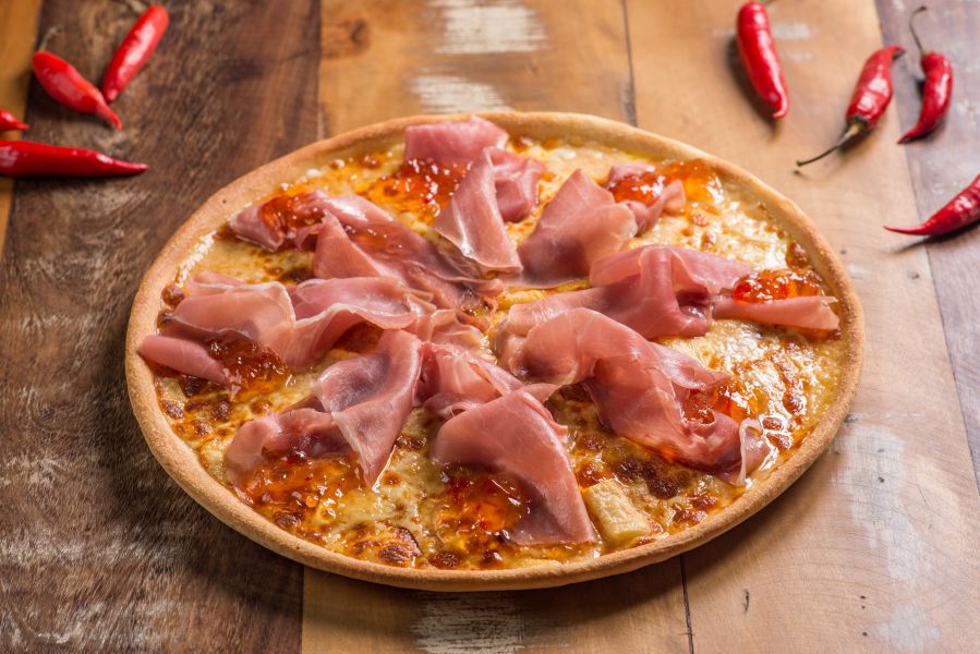 Para comer pizza em Balneário Camboriú a Pizza Bis é uma ótima opção com sabores exclusivos como  “quinto elemento”: mussarela e camarão com tempero Pizza Bis ao molho de quatro queijos com catupiry 