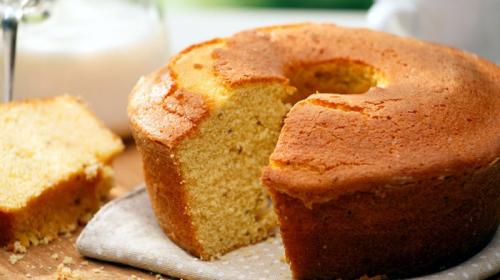 Bolo de fubá cremoso para o café da tarde