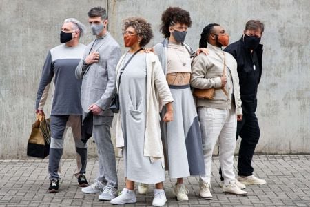 Os tons das roupas da Luan Valloto são mais neutros, de acordo com o gosto curitibano.