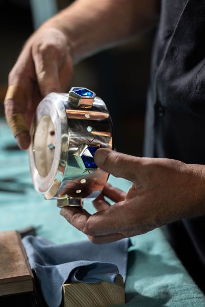 Peças da parceria entre a Tiffany&Co e LoL Esports