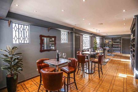 O espaço, antes compartilhado com um café, agora é ampliado para acomodar mais clientes