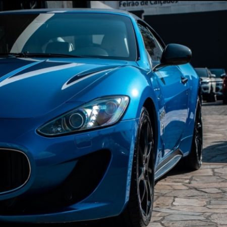 Exposicao-de-carros-de-luxo-em-Curitiba-acontece-em-frente-ao-Hard-Rock-Cafe-Curitiba