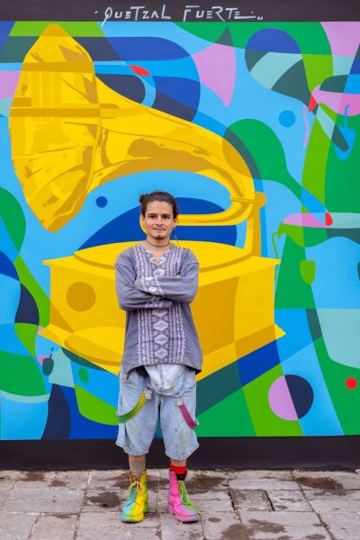 Juan Quetzal Fuerte e o mural criado por ele em Morelia, México do Latin Grammy® nft