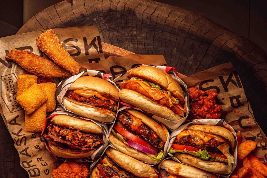 Nebraska Burger & Bar reúne inúmeras opções de hambúrgueres e porções em seu cardápio - Cred Jonas Teixo