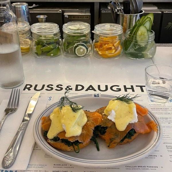 Russ and Daughters_Reprodução Instagram (@dudaschietti)