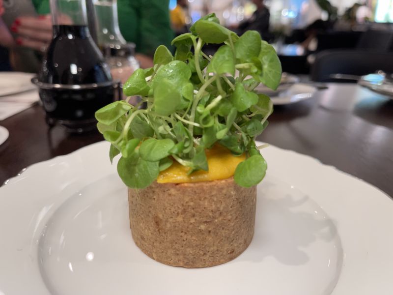 Tarte de camarão (Tarte de castanha de caju com recheio de camarões com abóbora cabotia, coco e leite de aveia) (Foto: Rodrigo Sigmura)