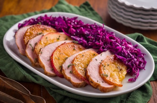 Lombo suíno assado com maçã caramelizada