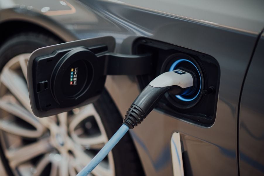 Uma melhor infraestrutura e a disseminação da mobilidade elétrica, têm feito a venda de carros elétricos subir exponencialmente no Brasil.