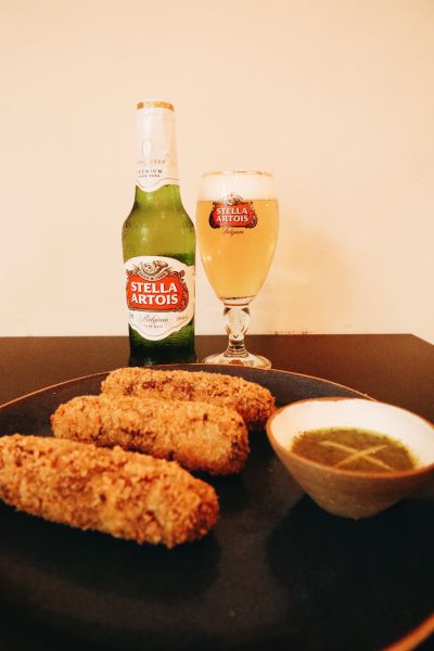 Vinagreira O coração da casa... e do bar (Croquetes de carne de panela cozida lentamente com café especial e especiarias, gremolata de agrião - ou rúcula - com limão), por Bia Rez