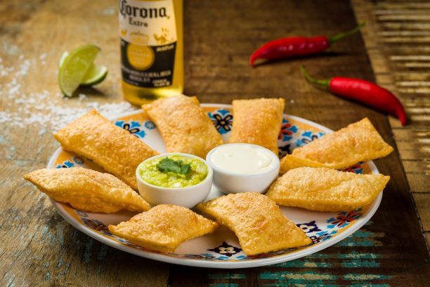 pastelito de chilli zapata mexican bar ano novo em curitiba - pastelito de queijo com geleia de pimenta - bar