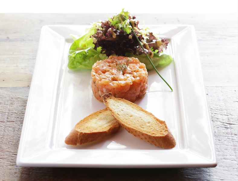 tartare salmao vertical L’Épicerie promove jantar harmonizado com espumantes