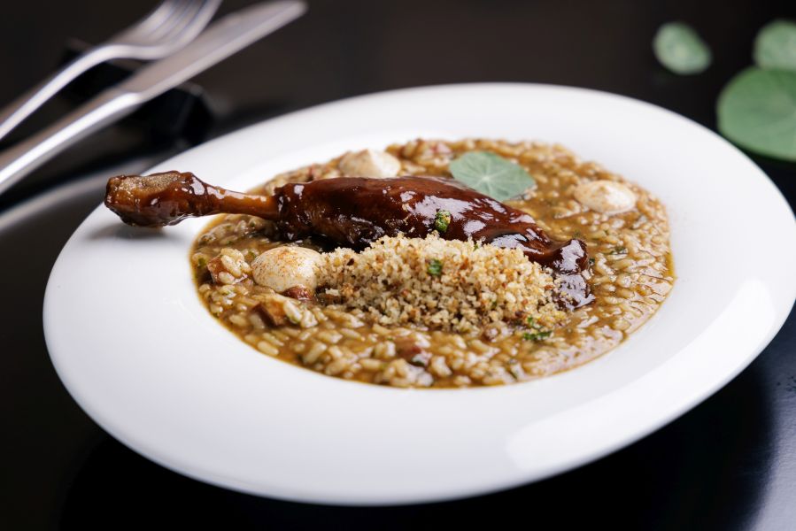 Marcondes Cozinha Autoral - Arroz caldoso de Pato com maionese de avocado _ Foto por Fernando Zequinão