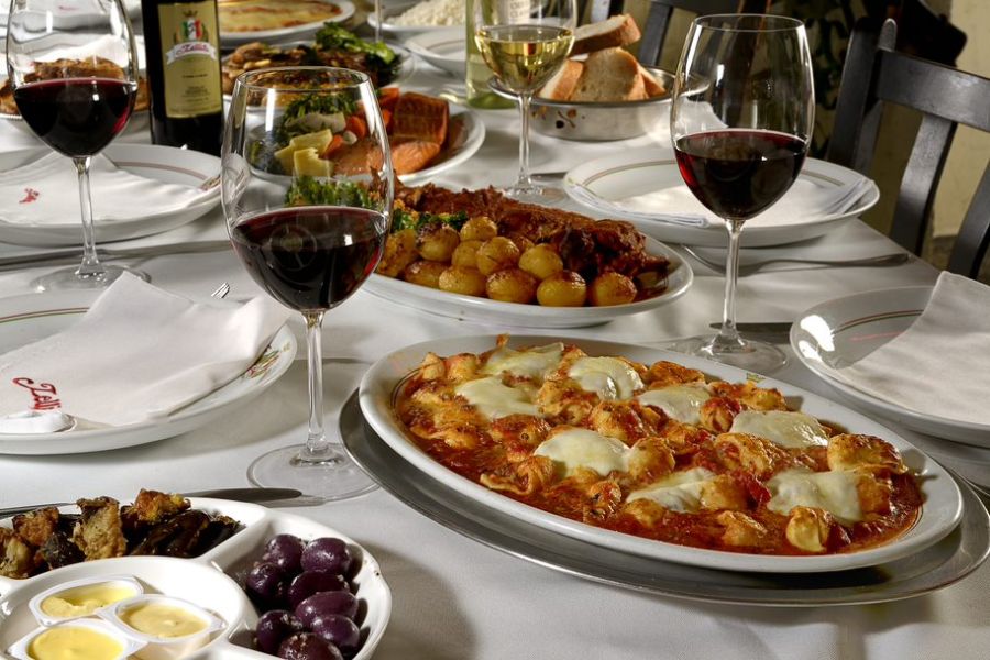 Mesa Lellis Trattoria Curitiba carnaval