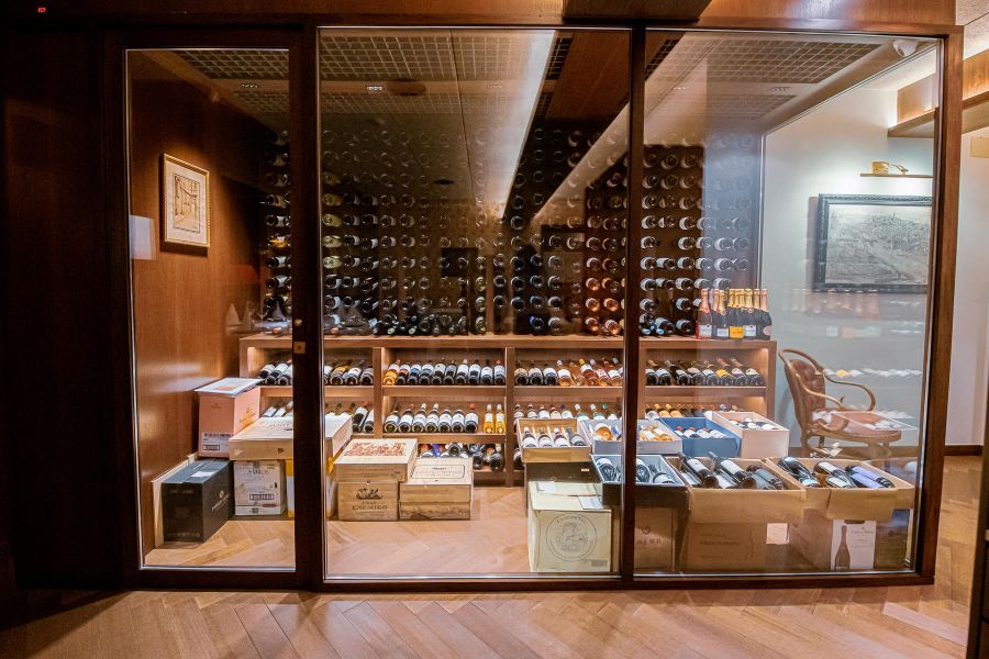 ile de france 70 anos promove degustação de vinhos em curitiba