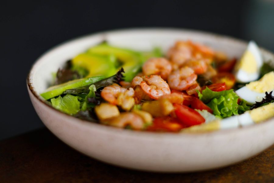 Salada-Cobb-do-brunch-do-Bar-da-Fábrica-da-Bastards-Brewery-Cred-Iuri-Poletti