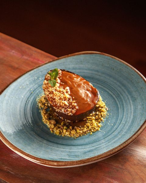 cardápio-de-páscoa-2023-pobre-juan-curitiba-Pudim-de-Leite-condensado-na-casca-do-Ovo-de-Chocolate