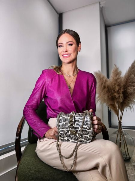 Patrícia Bigolin usa Valentino (Foto: Chrys Kishida)