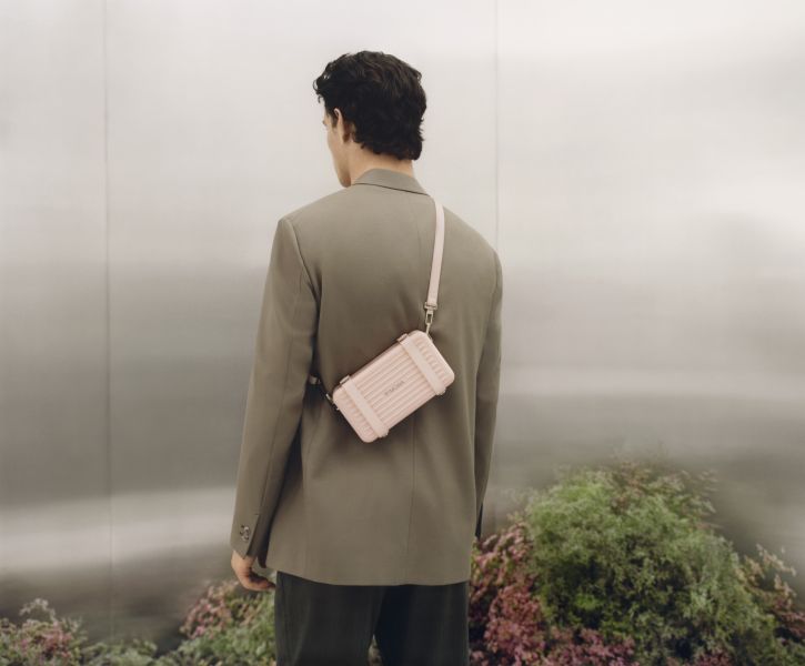 RIMOWA_Essential_Check-InL_Petal_HR_F