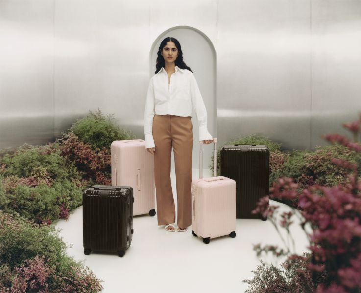 RIMOWA_Essential_Check-InL_Petal_HR_F