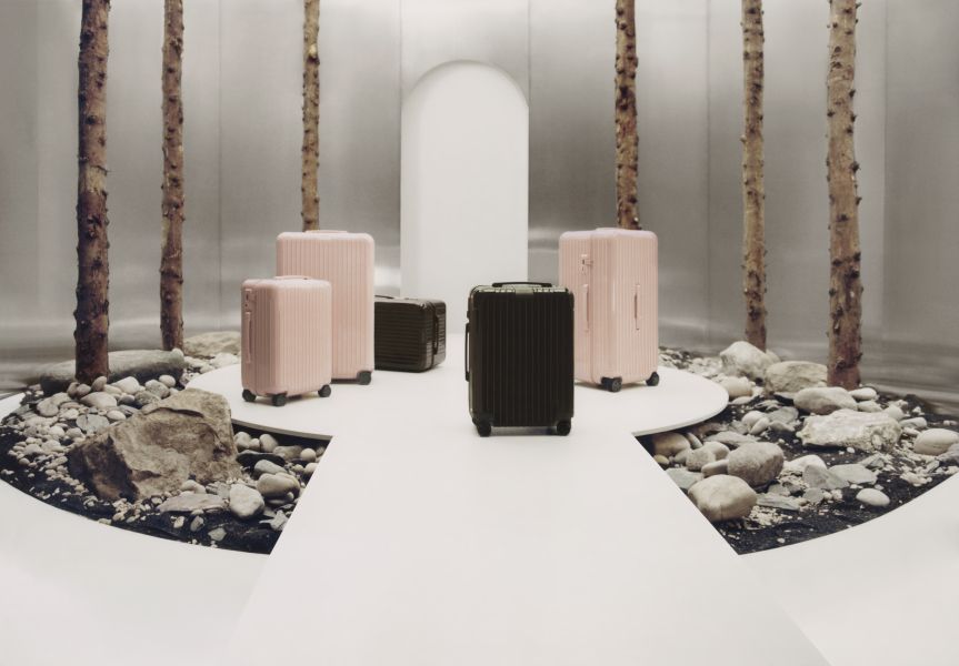 RIMOWA_Essential_Check-InL_Petal_HR_F